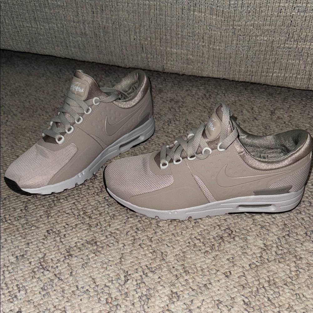Nike Sneakers in Taupe and White